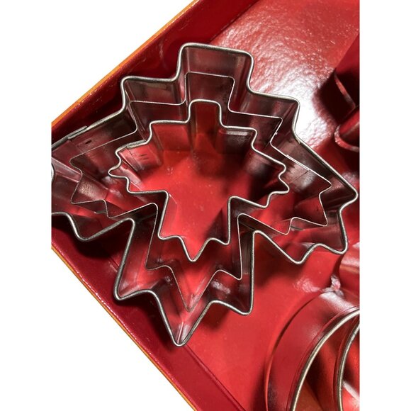 Wilton Leaves and Acorns 9-Piece Metal Cookie Cutter Set - Picture 10 of 15